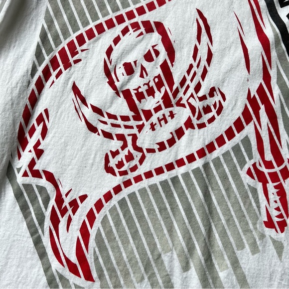 Men’s Tampa Bay Buccaneers shirt. - Picture 11 of 11